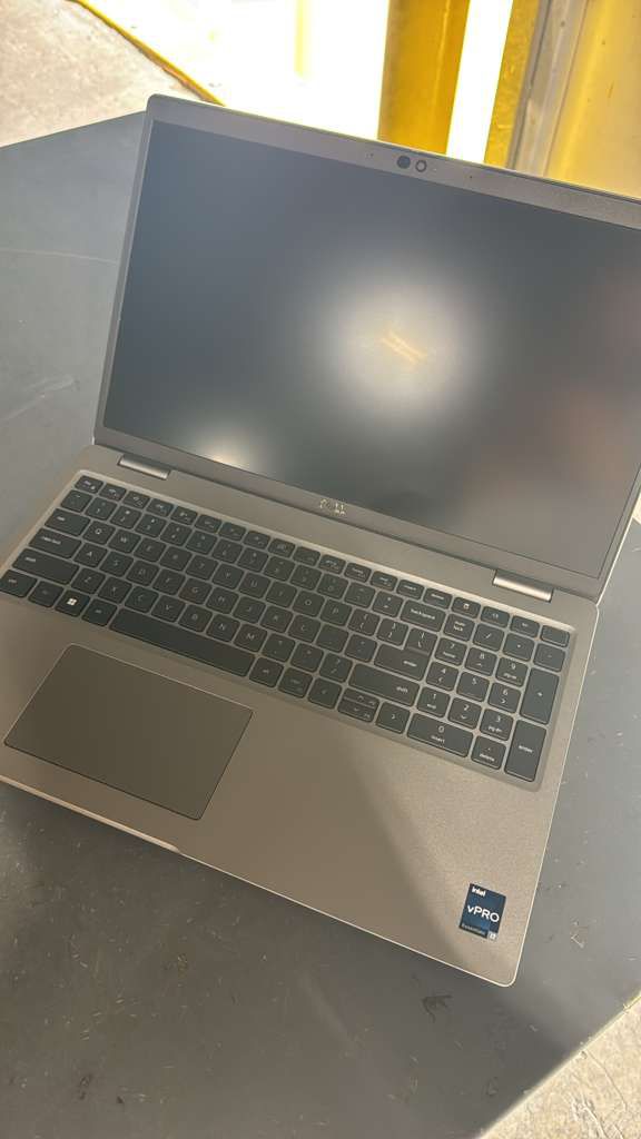 Dell Latitude 5330 2IN1 13.3 Touch screen i7-1265U 32GB 512GB WIIN 11 PRO