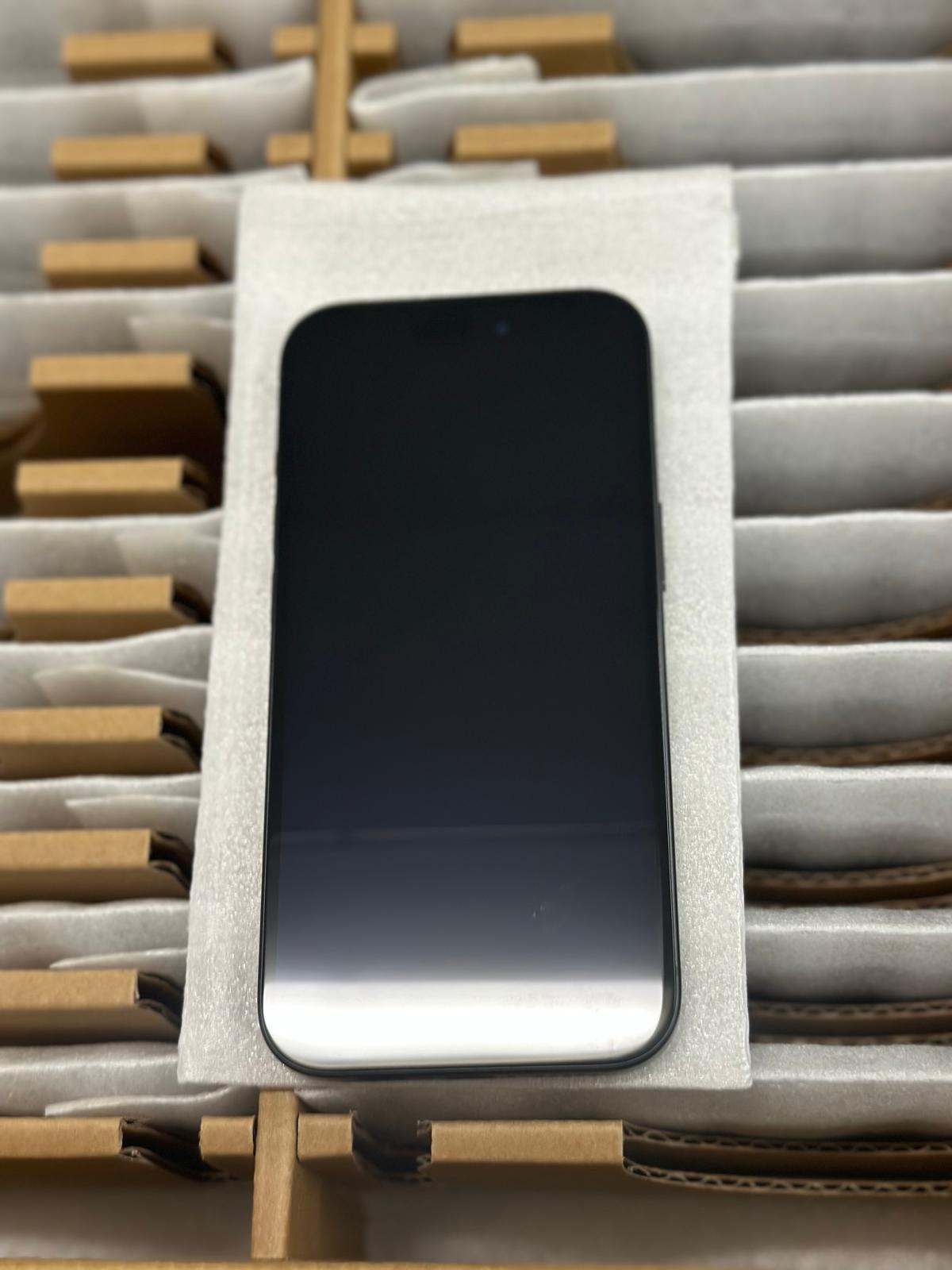 iPhone 15 256GB | LOTE DE 20 PIEZAS  |  AS IS + APPLE (NUEVO) BATERÍAS 100%, NO ACTIVADOS |