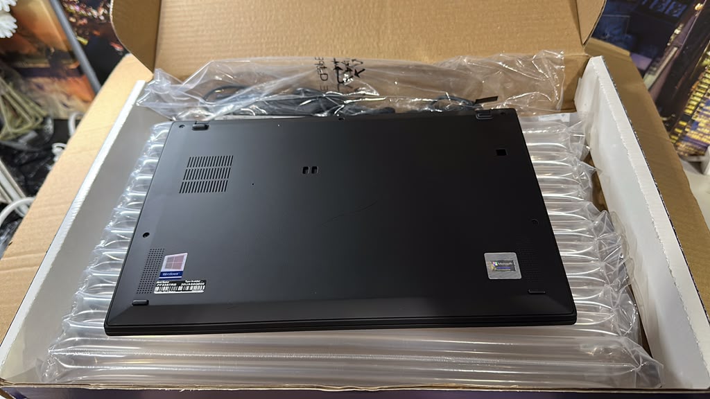Lenovo ThinkPad X1 Carbon Gen 8 | Core i7 10th Gen | 16GB RAM | 256GB SSD | Refurbished | Promosemana