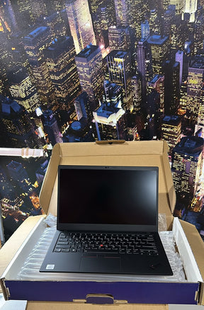 Lenovo ThinkPad X1 Carbon Gen 8 | Core i7 10th Gen | 16GB RAM | 256GB SSD | Refurbished | Promosemana