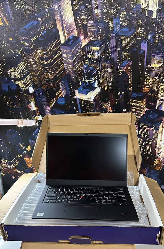 Lenovo ThinkPad X1 Carbon Gen 8 | Core i7 10th Gen | 16GB RAM | 256GB SSD | Refurbished | Promosemana