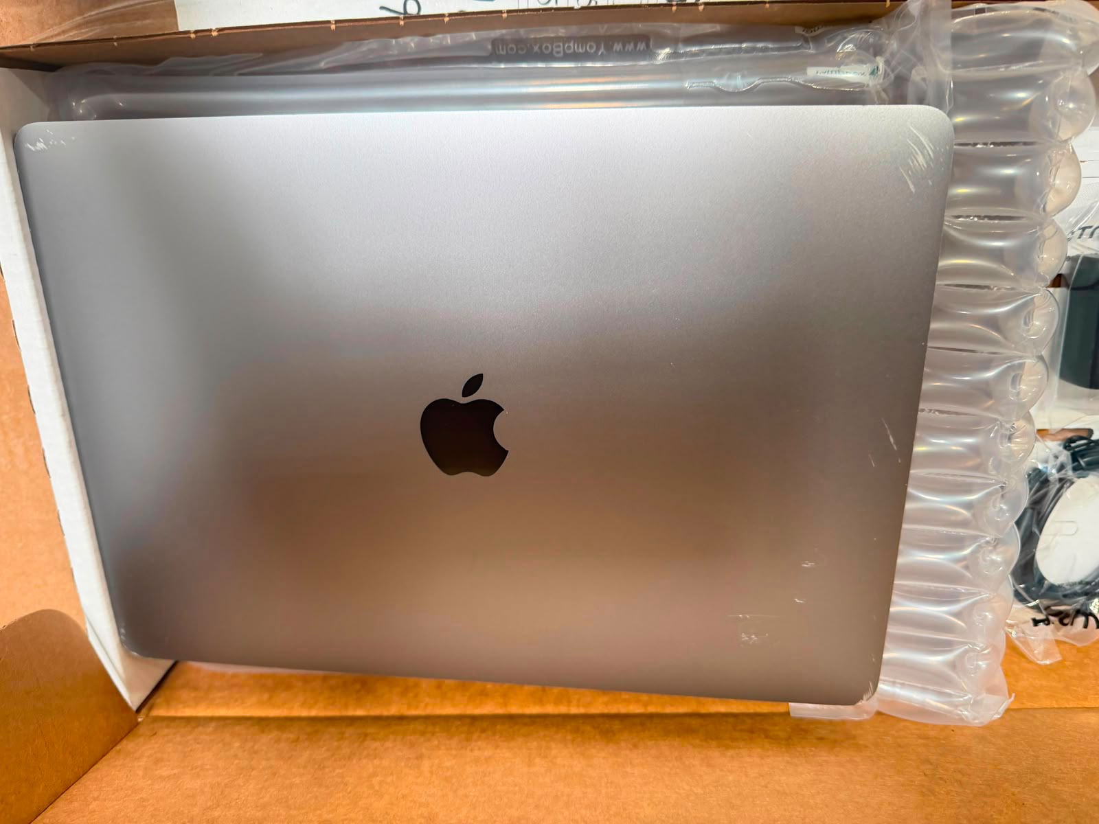 MacBook Air M1 A2337 13.3" Retina | Apple M1 | 8GB RAM | 256GB SSD | Incluye Adaptador | Grado B | Promosemana