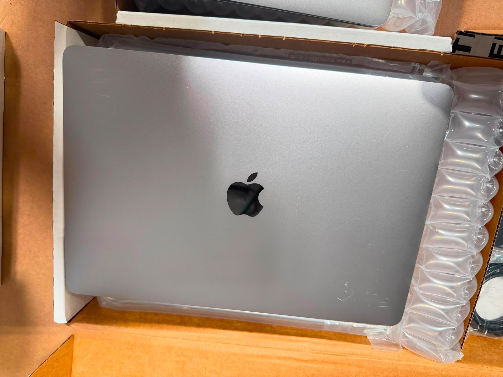 MacBook Air M1 A2337 13.3" Retina | Apple M1 | 8GB RAM | 256GB SSD | Incluye Adaptador | Grado B | Promosemana
